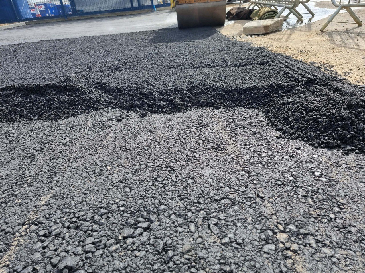 This is tarmac being laid by Burwell Driveways